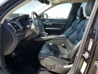 2017 Volvo XC90 Momentum z VIN YV4A22PK5H1128206, wystawiony jako Copart lot #52108315 z przebiegiem 69 510 mil mil oraz Szkody całkowita. Historia ofert i sprzedaży dostępna na DreamBid. Obrazek 7.