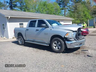 2018 Ram 1500 Express z VIN 1C6RR6KG3JS127364, wystawiony jako IAAI lot #42155071 z przebiegiem 123 293 mil mil oraz . Historia ofert i sprzedaży dostępna na DreamBid. Obrazek 1.
