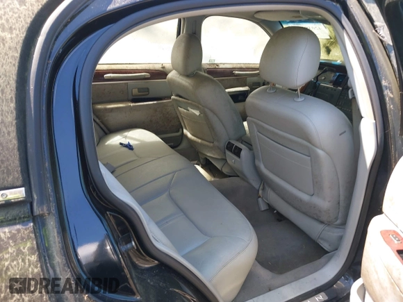2004 Lincoln Town Car Ultimate z VIN 1LNHM83W34Y680212, wystawiony jako IAAI lot #42038987 z przebiegiem 108 450 mil mil oraz . Historia ofert i sprzedaży dostępna na DreamBid. Obrazek 8.
