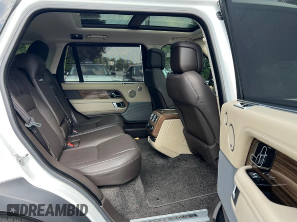 2018 Land Rover Range Rover z VIN SALGS5RE9JA394381, wystawiony jako Copart lot #60938815 z przebiegiem 104 207 mil mil oraz Czysty tytuł • Clean title. Historia ofert i sprzedaży dostępna na DreamBid. Obrazek 6.