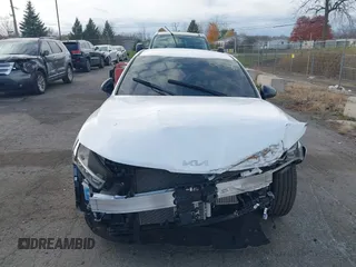 2024 Kia K5 GT-Line z VIN 5XXG64J29RG259036, wystawiony jako IAAI lot #40777274 z przebiegiem 6716 mil mil oraz . Historia ofert i sprzedaży dostępna na DreamBid. Obrazek 12.