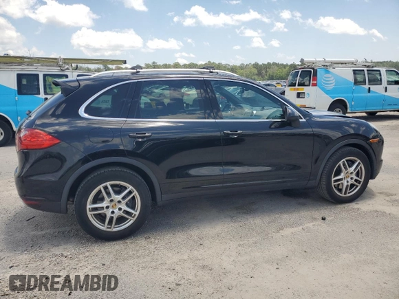 2014 Porsche Cayenne z VIN WP1AA2A20ELA95807, wystawiony jako Copart lot #57442775 z przebiegiem 142 845 mil mil oraz Szkoda całkowita • Salvage title. Historia ofert i sprzedaży dostępna na DreamBid. Obrazek 3.