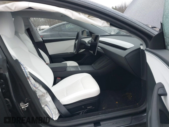 2024 Tesla Model 3 z VIN 5YJ3E1EA9RF858829, wystawiony jako IAAI lot #41160315 z przebiegiem 2 994 mil mil oraz . Historia ofert i sprzedaży dostępna na DreamBid. Obrazek 5.