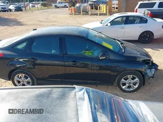2013 Ford Focus SE z VIN 1FADP3F2XDL311811, wystawiony jako IAAI lot #42127000 z przebiegiem 136 683 mil mil oraz . Historia ofert i sprzedaży dostępna na DreamBid. Obrazek 13.