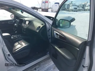 2013 Nissan Pathfinder SV with VIN 5N1AR2MM5DC686281, listed as a IAAI auction lot 41353409 with 1 mi miles. Bid and sale history available at carsss.com. Image 5.