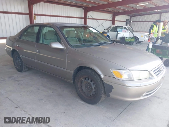 2001 Toyota Camry CE with VIN 4T1BG22K91U117841, listed as a IAAI auction lot 42119599 with 175,725 mi miles. Bid and sale history available at carsss.com. Image 1.