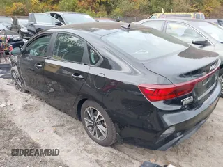 2023 Kia Forte LXS z VIN 3KPF24AD1PE642421, wystawiony jako IAAI lot #40528615 z przebiegiem 9 683 mil mil oraz . Historia ofert i sprzedaży dostępna na DreamBid. Obrazek 3.