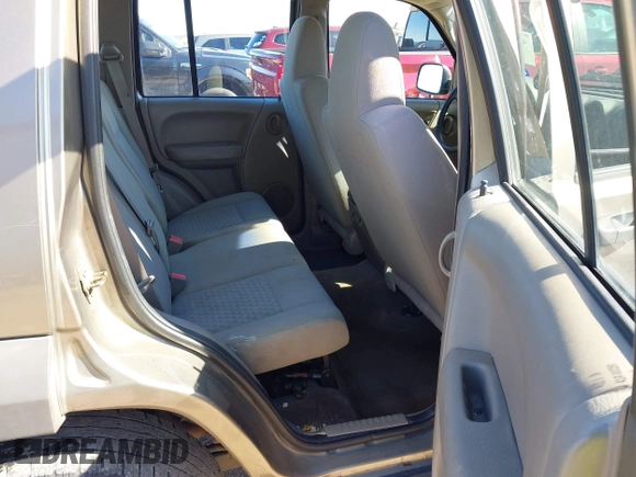 2007 Jeep Liberty Sport with VIN 1J4GK48K77W502284, listed as a IAAI auction lot 41323341 with 223,050 mi miles. Bid and sale history available at carsss.com. Image 8.