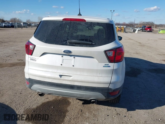 2019 Ford Escape SE z VIN 1FMCU9GD3KUC47731, wystawiony jako IAAI lot #41694244 z przebiegiem 77 059 mil mil oraz . Historia ofert i sprzedaży dostępna na DreamBid. Obrazek 17.