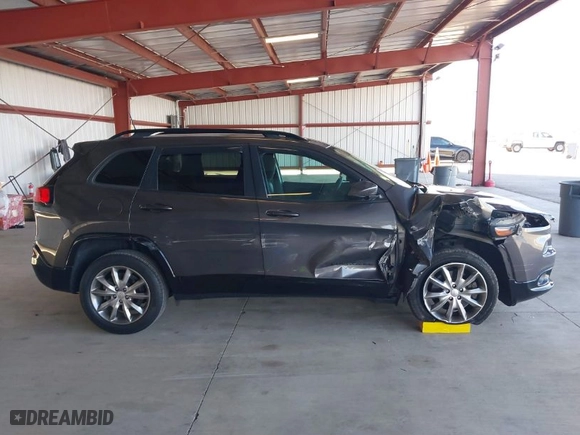2018 Jeep Cherokee Latitude with VIN 1C4PJLCB2JD587970, listed as a IAAI auction lot 41407591 with 39,466 mi miles. Bid and sale history available at carsss.com. Image 13.