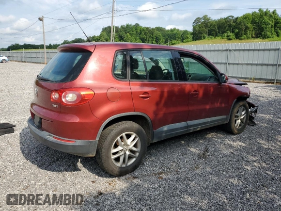 2011 Volkswagen Tiguan S z VIN WVGAV7AX3BW001598, wystawiony jako Copart lot #57518545 z przebiegiem 135 668 mil mil oraz Szkoda całkowita • Salvage title. Historia ofert i sprzedaży dostępna na DreamBid. Obrazek 3.