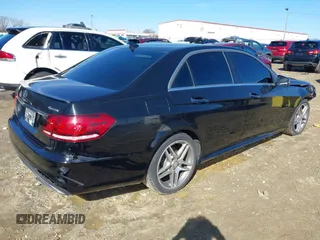 2015 Mercedes-Benz E-Class E 350 Luxury with VIN WDDHF8JB7FB115231, listed as a IAAI auction lot 41363482 with 132,000 mi miles. Bid and sale history available at carsss.com. Image 4.
