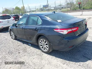 2019 Toyota Camry LE z VIN 4T1B11HK7KU269928, wystawiony jako IAAI lot #42048750 z przebiegiem 102 585 mil mil oraz . Historia ofert i sprzedaży dostępna na DreamBid. Obrazek 3.