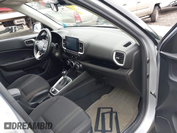2022 Hyundai Venue SEL z VIN KMHRC8A3XNU188561, wystawiony jako IAAI lot #42337212 z przebiegiem 65 849 mil mil oraz . Historia ofert i sprzedaży dostępna na DreamBid. Obrazek 5.