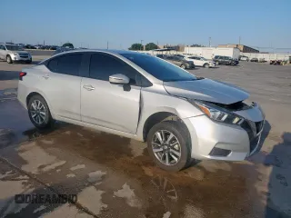 2021 Nissan Versa SV z VIN 3N1CN8EV8ML827953, wystawiony jako Copart lot #53162635 z przebiegiem 110 061 mil mil oraz Szkody całkowita. Historia ofert i sprzedaży dostępna na DreamBid. Obrazek 4.