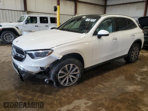 2025 Mercedes-Benz GLC 300 z VIN W1NKM4HB0SF282949, wystawiony jako Copart lot #56732965 z przebiegiem 9 971 mil mil oraz Szkoda całkowita • Salvage title. Historia ofert i sprzedaży dostępna na DreamBid. Obrazek 1.