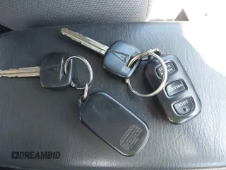 2006 Pontiac Vibe z VIN 5Y2SL65836Z421006, wystawiony jako IAAI lot #42211520 z przebiegiem 181 276 mil mil oraz . Historia ofert i sprzedaży dostępna na DreamBid. Obrazek 11.
