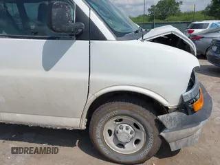 2020 Chevrolet Express Passenger LT z VIN 1GAZGPFG8L1139879, wystawiony jako IAAI lot #42327585 z przebiegiem 72 014 mil mil oraz . Historia ofert i sprzedaży dostępna na DreamBid. Obrazek 6.