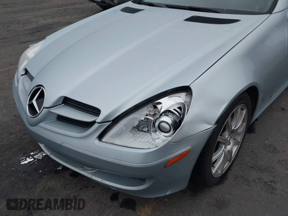 2005 Mercedes-Benz SLK 230/320 z VIN WDBWK56FX5F040781, wystawiony jako IAAI lot #41321130 z przebiegiem 100 319 mil mil oraz . Historia ofert i sprzedaży dostępna na DreamBid. Obrazek 18.