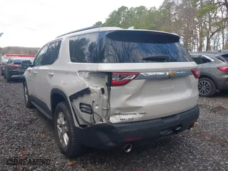 2019 Chevrolet Traverse LT Cloth with VIN 1GNEVGKW6KJ127390, listed as a IAAI auction lot 41971142 with 44,335 mi miles. Bid and sale history available at carsss.com. Image 6.