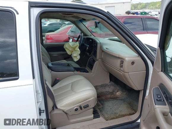 2003 Chevrolet Avalanche with VIN 3GNEC13TX3G290148, listed as a IAAI auction lot 41966678 with 259,476 mi miles and . Bid and sale history available at DreamBid. Image 5.