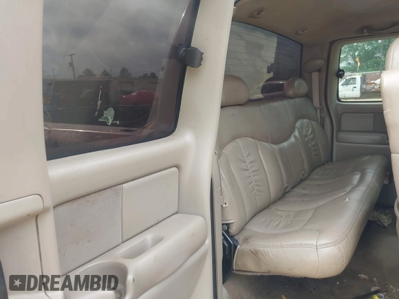 2001 Chevrolet Silverado 1500 LS with VIN 2GCEC19T911148055, listed as a IAAI auction lot 42101561 with 209,174 mi miles. Bid and sale history available at carsss.com. Image 8.