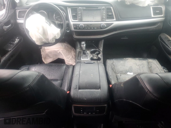 2018 Toyota Highlander SE z VIN 5TDKZRFH2JS548614, wystawiony jako Copart lot #45103245 z przebiegiem Nie podano mil oraz Szkoda całkowita • Salvage title. Historia ofert i sprzedaży dostępna na DreamBid. Obrazek 8.