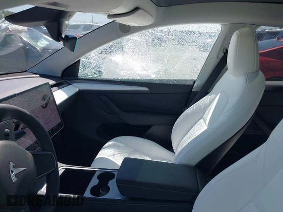 2025 Tesla Model Y Long Range with VIN 7SAYGDED6SF234278, listed as a IAAI auction lot 41781695 with 1,168 mi miles and . Bid and sale history available at DreamBid. Image 5.