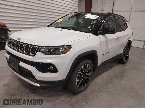 2023 Jeep Compass (RED) Edition z VIN 3C4NJDCN1PT569129, wystawiony jako IAAI lot #42407967 z przebiegiem 22 720 mil mil oraz . Historia ofert i sprzedaży dostępna na DreamBid. Obrazek 2.