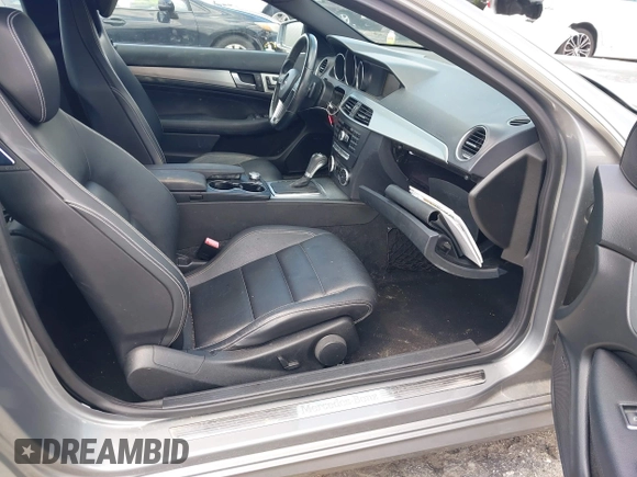 2013 Mercedes-Benz C 250 с VIN WDDGJ4HB3DF944912, выставлен на аукционе IAAI как лот 42411650 с пробегом 91 362 миль миль и . История ставок и продаж доступна на DreamBid. Изображение 5.