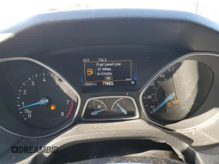 2016 Ford Focus SE z VIN 1FADP3F2XGL399943, wystawiony jako Copart lot #46472415 z przebiegiem 70 047 mil mil oraz Szkoda całkowita • Salvage title. Historia ofert i sprzedaży dostępna na DreamBid. Obrazek 9.