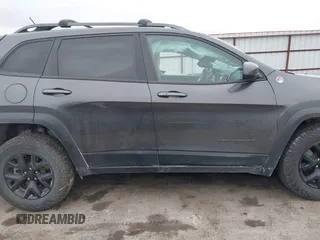 2015 Jeep Cherokee Trailhawk with VIN 1C4PJMBS0FW668730, listed as a IAAI auction lot 41462037 with 83,454 mi miles. Bid and sale history available at carsss.com. Image 13.