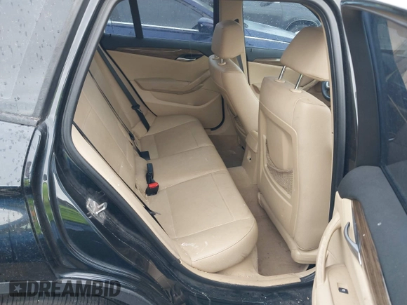 2014 BMW X1 sDrive28i z VIN WBAVM1C52EVW47658, wystawiony jako IAAI lot #42474553 z przebiegiem 137 861 mil mil oraz . Historia ofert i sprzedaży dostępna na DreamBid. Obrazek 8.