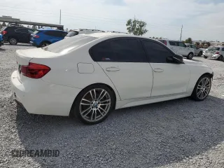 2018 BMW 3 Series 340i z VIN WBA8B3G53JNV00977, wystawiony jako Copart lot #53923065 z przebiegiem Nie podano mil oraz Tytuł czysty. Historia ofert i sprzedaży dostępna na DreamBid. Obrazek 3.