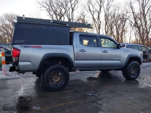 2017 Toyota Tacoma SR5 with VIN 3TMCZ5AN3HM045386, listed as a IAAI auction lot 41330487 with 140,867 mi miles. Bid and sale history available at carsss.com. Image 14.