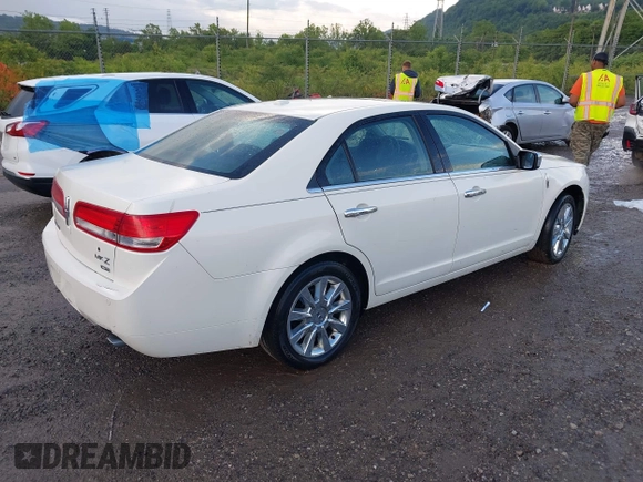 2012 Lincoln MKZ z VIN 3LNHL2JC1CR822059, wystawiony jako IAAI lot #42446311 z przebiegiem 93 202 mil mil oraz . Historia ofert i sprzedaży dostępna na DreamBid. Obrazek 4.