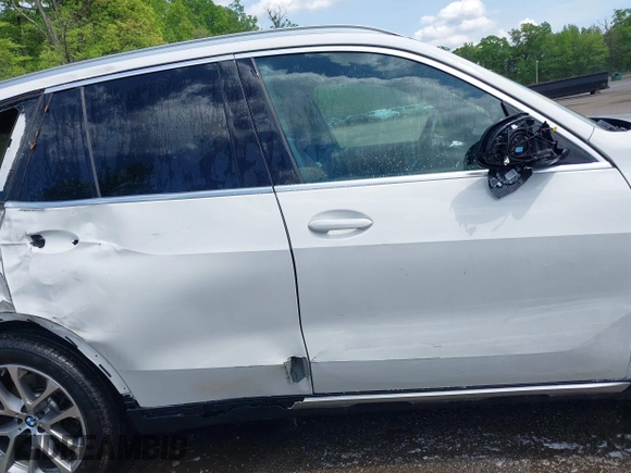2024 BMW X5 xDrive40i with VIN 5UX23EU00R9V34355, listed as a IAAI auction lot 42135650 with 25,098 mi miles and . Bid and sale history available at DreamBid. Image 13.
