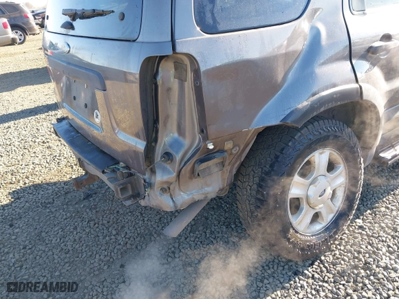 2003 Ford Escape XLT Popular 2 with VIN 1FMCU93143KB10936, listed as a IAAI auction lot 41414430 with 170,050 mi miles. Bid and sale history available at carsss.com. Image 6.