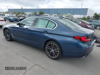 2023 BMW 5 Series 530e z VIN WBA13AG07PCL21918, wystawiony jako IAAI lot #41890108 z przebiegiem 20 790 mil mil oraz . Historia ofert i sprzedaży dostępna na DreamBid. Obrazek 3.