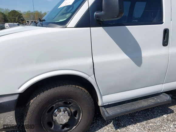 2019 Chevrolet Express Passenger LT with VIN 1GAZGPFG4K1286442, listed as a IAAI auction lot 41908138 with 241,894 mi miles. Bid and sale history available at carsss.com. Image 6.