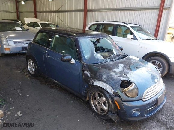 2011 MINI Cooper Hardtop with VIN WMWSU3C53BT093584, listed as a IAAI auction lot 41661487 with 1 mi miles. Bid and sale history available at carsss.com. Image 1.