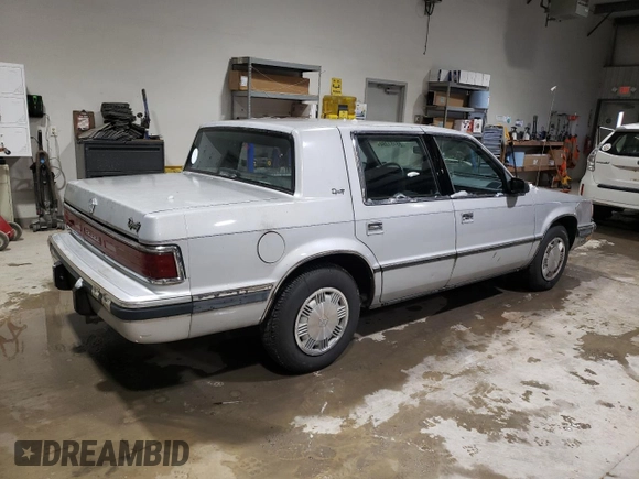 1989 Dodge Dynasty z VIN 1B3BC4634KD442902, wystawiony jako Copart lot #85151394 z przebiegiem 63 120 mil mil oraz Czysty tytuł • Clean title. Historia ofert i sprzedaży dostępna na DreamBid. Obrazek 3.