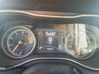 2019 Jeep Cherokee Latitude Plus с VIN 1C4PJMLB9KD393752, выставлен на аукционе Copart как лот 46051755 с пробегом 142 203 миль миль и Списание • Salvage title. История ставок и продаж доступна на DreamBid. Изображение 9.
