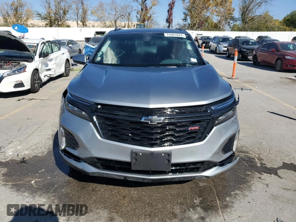 2024 Chevrolet Equinox RS z VIN 3GNAXMEGXRS203536, wystawiony jako Copart lot #74401824 z przebiegiem 3 841 mil mil oraz Czysty tytuł • Clean title. Historia ofert i sprzedaży dostępna na DreamBid. Obrazek 5.