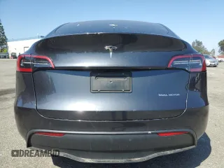2024 Tesla Model Y Long Range z VIN 7SAYGDEE2RA223052, wystawiony jako Copart lot #61485025 z przebiegiem 13 268 mil mil oraz Szkoda całkowita • Salvage title. Historia ofert i sprzedaży dostępna na DreamBid. Obrazek 6.