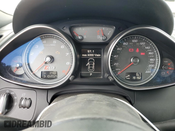 2015 Audi R8 z VIN WUASUAFG6FN000378, wystawiony jako Copart lot #48410715 z przebiegiem 19 192 mil mil oraz Tytuł czysty. Historia ofert i sprzedaży dostępna na DreamBid. Obrazek 9.