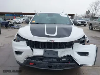 2019 Jeep Grand Cherokee Trailhawk with VIN 1C4RJFLG0KC837817, listed as a IAAI auction lot 41754787 with 86,235 mi miles. Bid and sale history available at carsss.com. Image 6.