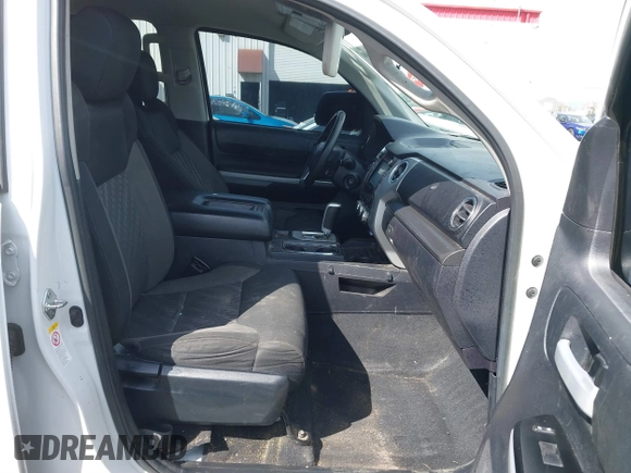 2018 Toyota Tundra 2WD SR5 with VIN 5TFEY5F12JX229395, listed as a IAAI auction lot 41860401 with 211,706 mi miles. Bid and sale history available at carsss.com. Image 5.
