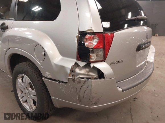 2008 Mitsubishi Endeavor LS z VIN 4A4MN21S48E043584, wystawiony jako IAAI lot #41942783 z przebiegiem 185 338 mil mil oraz . Historia ofert i sprzedaży dostępna na DreamBid. Obrazek 6.