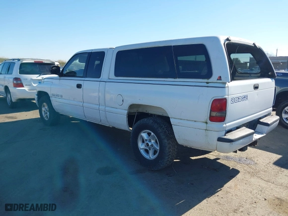 2000 Dodge Ram 1500 with VIN 1B7HC13Z3YJ191235, listed as a IAAI auction lot 41414124 with 180,098 mi miles. Bid and sale history available at carsss.com. Image 3.
